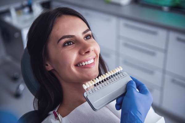 Signs You Could Benefit From Seeing A Veneers Dentist